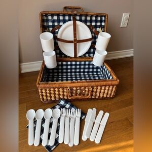 Vintage Lined Wicker Picnic Basket with Plastic Dishes Matching Tablecloth